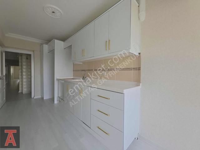 Alsancak Mah'de Cadde Üzeri Full Yapılı Ön Cephe G.metrekare 3+1