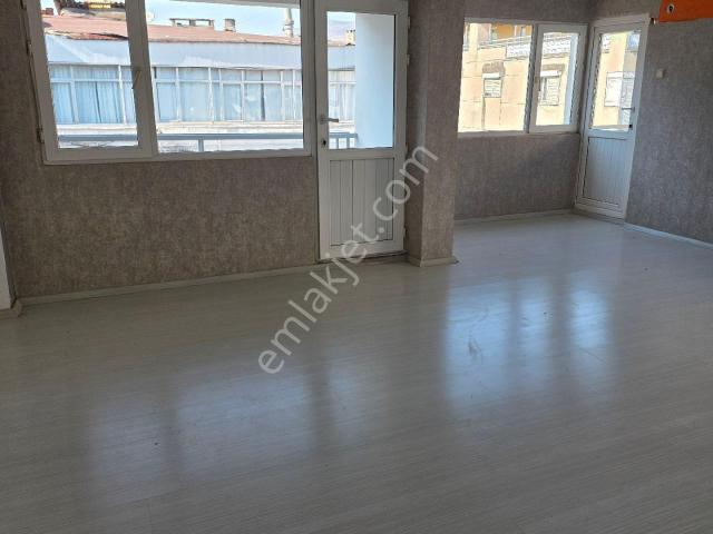 Alsancak Mahmut Esat Bozkurt Caddesi 2+1 130m2 Daire
