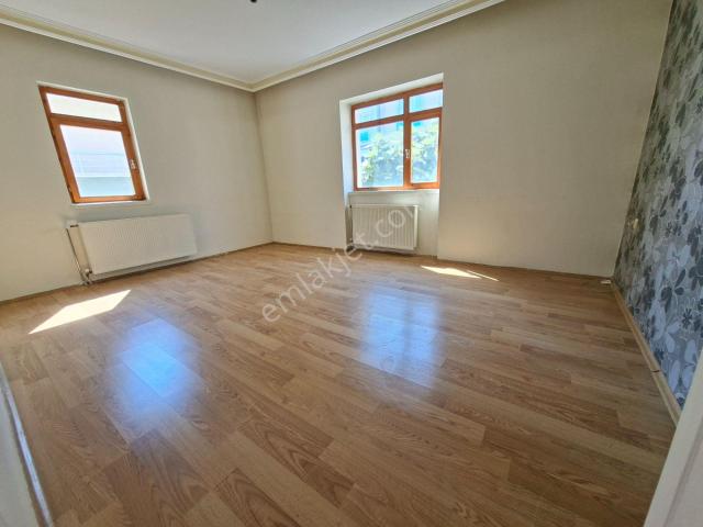 Alsancak Merkezde 3+1 Orta Kat Ön Cephe Kiralık Daire