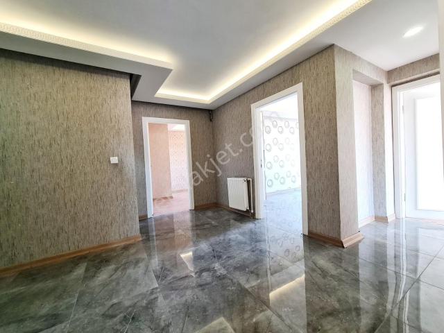 Alsancak Mh'de Asansörlü ebeveyn Banyolu manzaralı full Yapılı