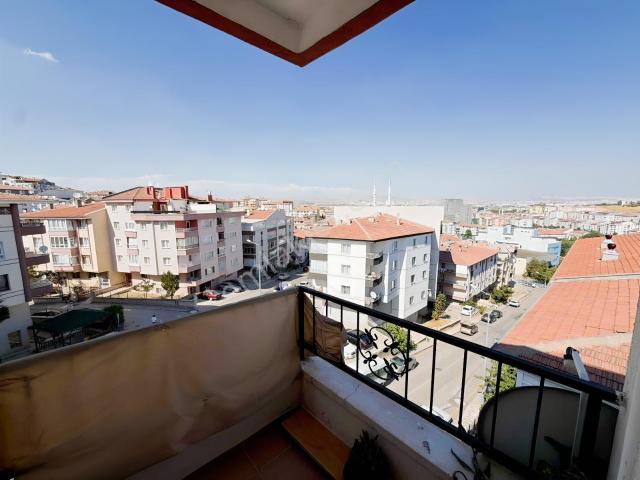 Alsancak'da Ara Kat Güney Cephe Satılık 3+1 Tamamı Krediye Uygun