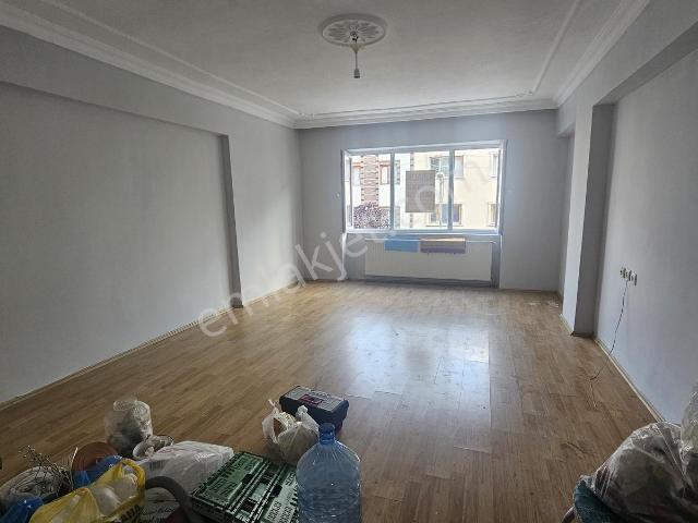 Alsancak'ta Ara Kat Açık Cephe 3+1 Kiralık Daire