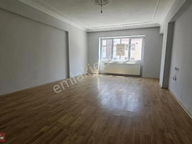 Alsancak'ta Ara Kat Güney Açık Cephe 3+1 Çift Balkonlu Kiralık