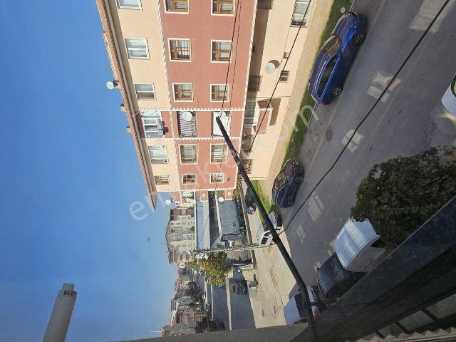 Alsancak'ta Cadde Yanı Ara Kat 3+1temiz Kiralık Daire