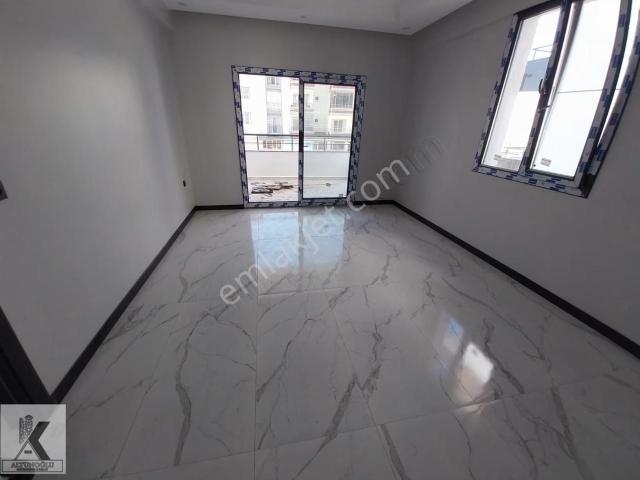 Alttan Isıtmalı 2+1 Kapalı Mutfak Geniş Cadde Üzeri Lüks Daire