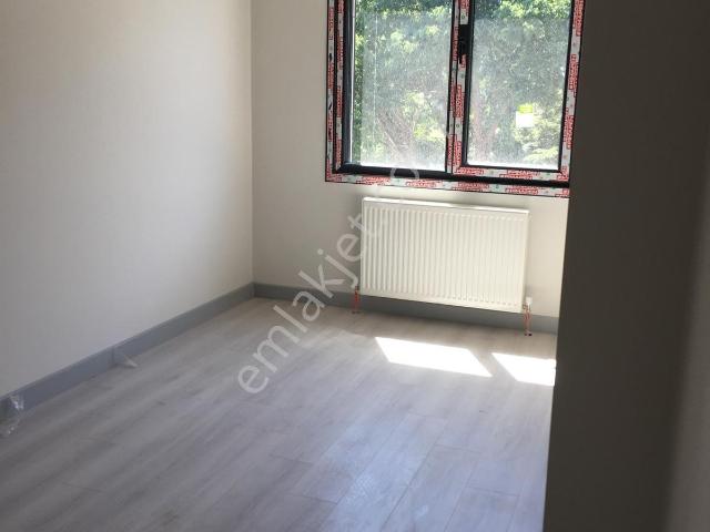 Altunizade Barbaros Mahalleinde Sitede Konumlu Kombili Sıfır Daire