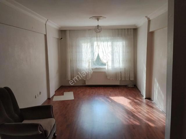 Altunibağ Zade Sk. Üzeri 2+1 Daire 95m2