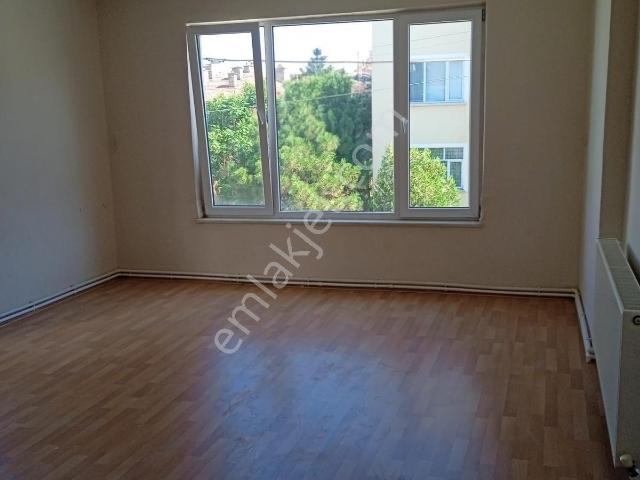Altunkalem Mahallesinde Yıldırım İlkokulu Yanı 2+1 Daire