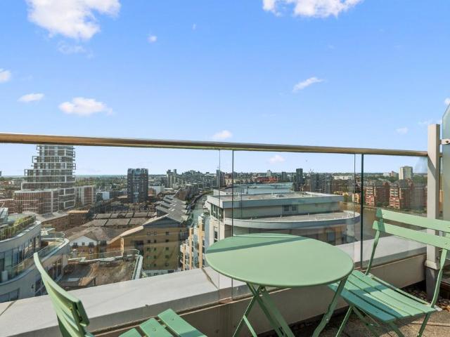 Altura Tower, Bridges Court Road, London 1 bed flat £2,250 pcm £519 pw