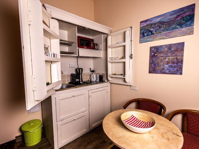 Altwienerhof, a cosy, artistic apartment with excellent transport links in Vienna, Vienna Amsterdam Apartments for Rent
