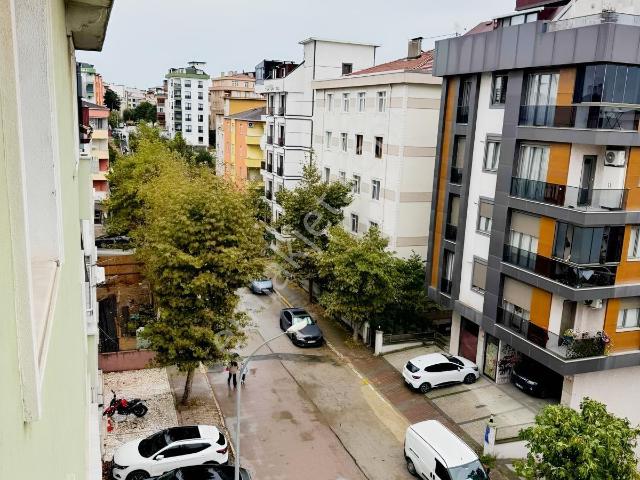 Alt Güzelyalı'da E5'e Ve Marmaraya Yakın Kiralık 3+1 Geniş Daire