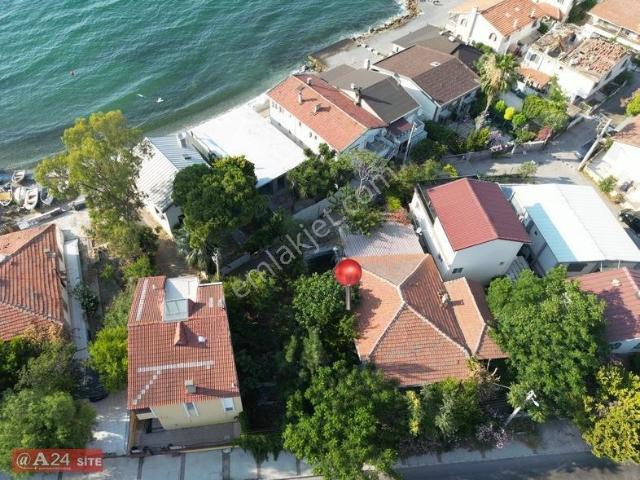 Altıevlerde Deniz Kenarında Müstakil Villa Ve Arsası