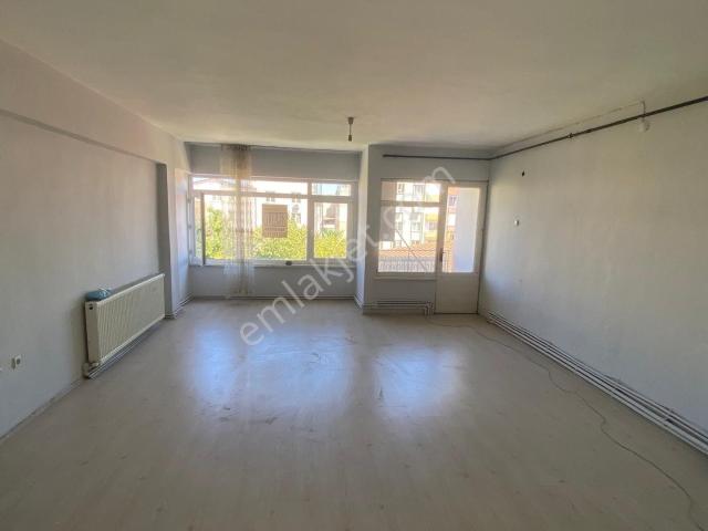 Altıeylül Ortaokulu Yanı Doğalgaz Kombili Kiralık 3+1 Daire Ofis