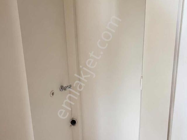 Alt Katında Geniş Deposu Bulunan Masrafsız Satılık Daire
