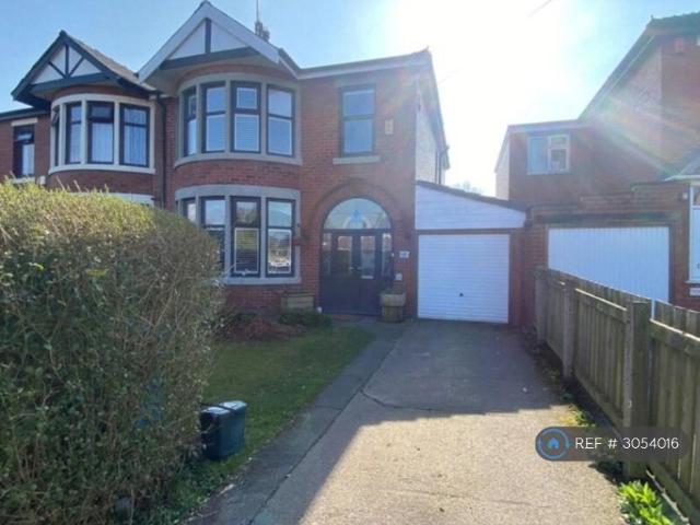 Alt Lane, Oldham, OL8 3 bed semi detached house to rent £1,550 pcm £358 pw