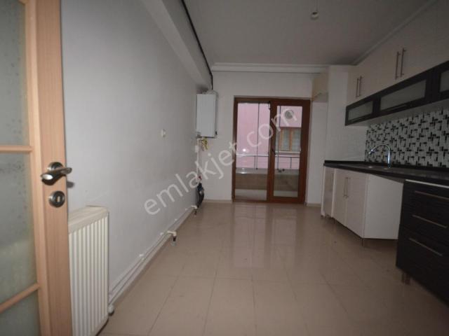 Altınşah Emlak'tan Saray Merkezde Asansörlü Cadde Cepheli 3+1