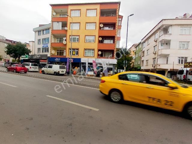 Altınşehir Mahallesinde Cadde Üzerinde Kiralık 2+1 Daire