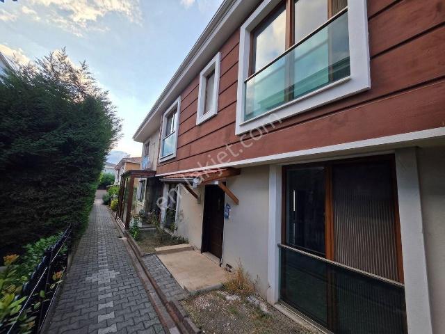 Altın Emlak' Tan Başiskele Yazlık’ Ta Biz Kasaba Evleri’nde Kiralık 4+1 Villa