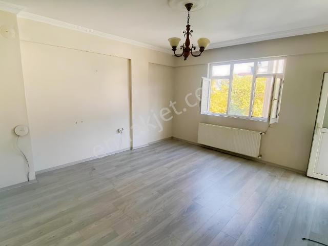 Altın Emlak Rize Müftü Mah Şimal Avm Karşısı 3+1 Kiralık Daire