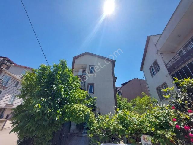 Altın Emlak'tan Derince Merkezde Bahçeli 2+1 Kiralık Daire