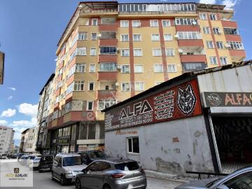 Altın Emlak'tan Şehir Merkezinde 3+1 Asansörlü Arakat Daire