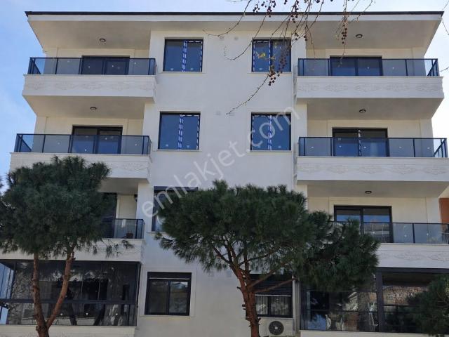 Altınova Ana Cadde Üzeri Satılık 3+1 Ebeveyn Banyolu Daire