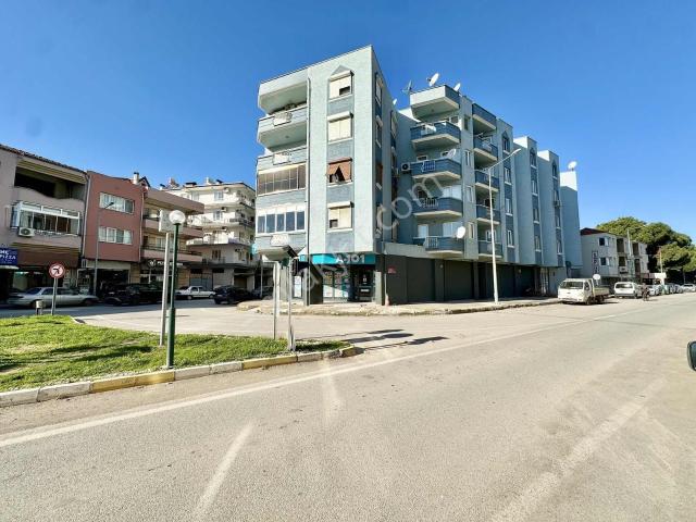 Altınova Merkezde 160 M2 + 30 M2 Teraslı 3+1 Satılık Daire