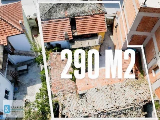 Altınova Merkez'de İşlek Cadde Üzerinde Bahçeli Müstakil Taş Ev