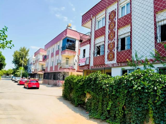 Altınova Orta Mahallesinde Park Cepheli Arakatta Geniş 3+1