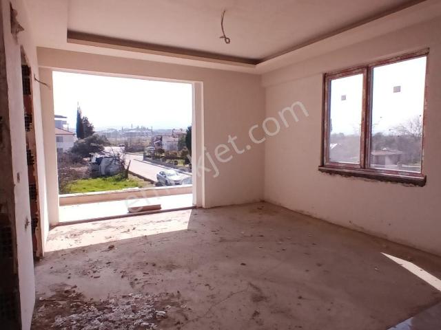 Altınova Royal Suits Sitesi Bahçe Kullanımlı 1+1 Daire