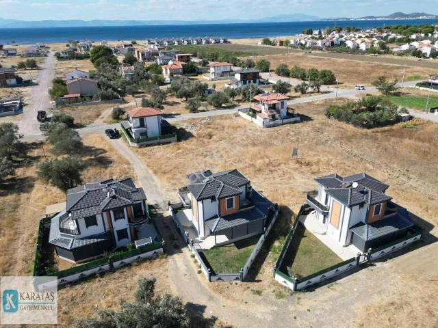 Altınova Sahilde Müstakil Dört Cephesi Açık Dubleks Villa