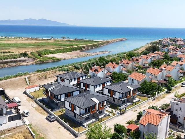 Altınova Sahilde Plaja Yürüme Mesafesinde Premium Satılık Villa