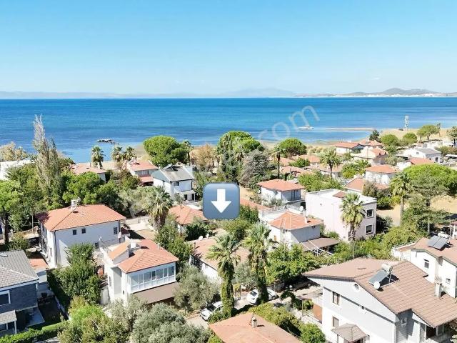 Altınova Sahilde 362 M2 Arsa İçerisinde Müstakil Tek Katlı Ev