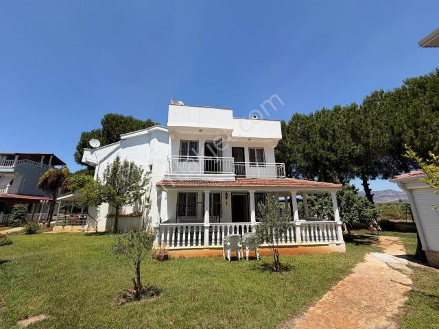 Altınova Sahile Yakın Site İçerisinde Satılık Villa