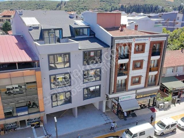 Altınovanın Kalbinde Cadde Üzerinde 1+1,3+1geniş Daire,ofisler