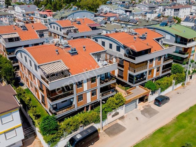 Altınova'nın Merkezinde Lüks Sitede 5+1 Satılık Dubleks