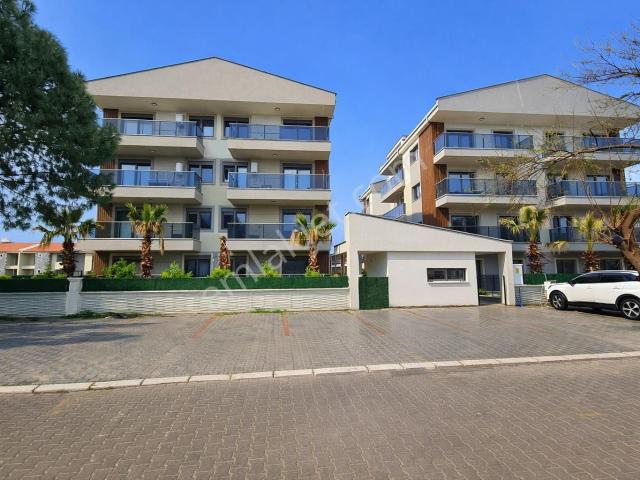 Altınova'da Butik Havuzlu Sitede 3+1 Lüks Satılık Daire
