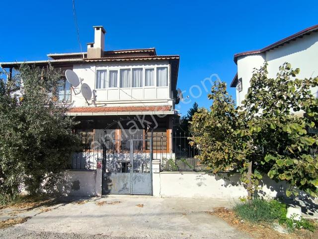 Altınova'da Eşyalı, Bahçeli 3+2 Kiralık Villa