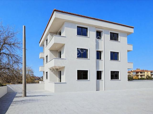 Altınova'da Havuzlu Site İçinde Kapalı Mutfak Satılık 2+1 Daire