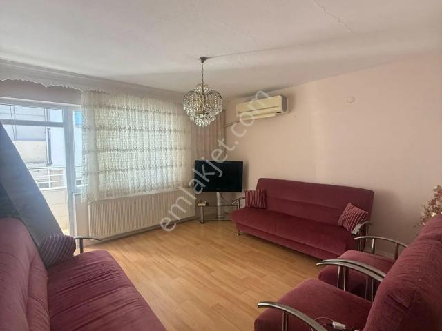 Altınova'da 2,5+1 Satılık Ara Kat Daire Krediye Uygun