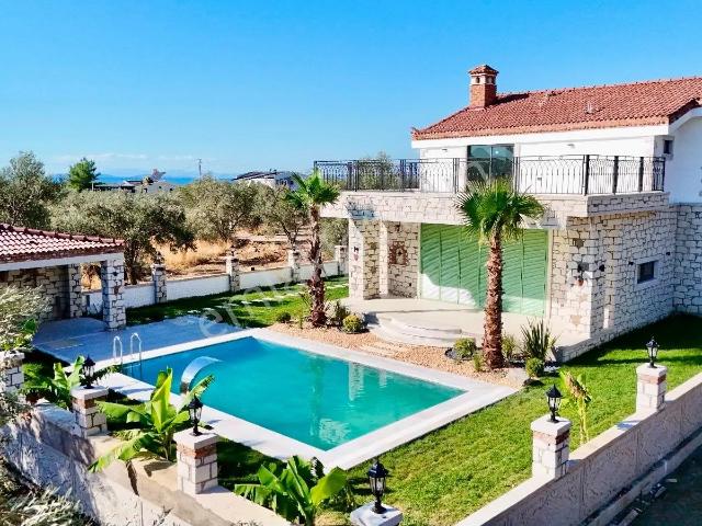Altınoluk'ta 650 M2 Arsa İçinde Satılık Alaçatı Taş Villa