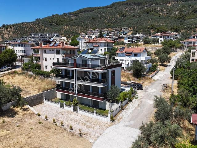 Altınoluk'ta Deniz Ve Doğa Manzaralı 3+2 Satılık İkiz Villa