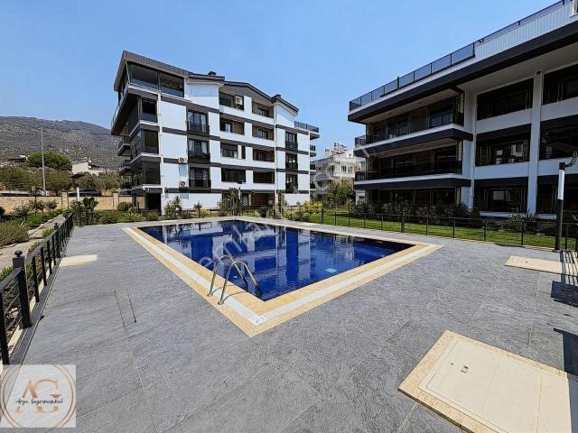 Altınoluk'ta Denize 50m, Havuzlu, Manzaralı 2+1 Satılık Daire