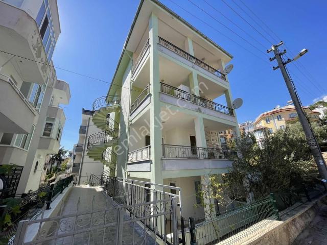 Altınoluk'ta Geniş Balkon Deniz Manzaralı Kiralık 2+1 Daire