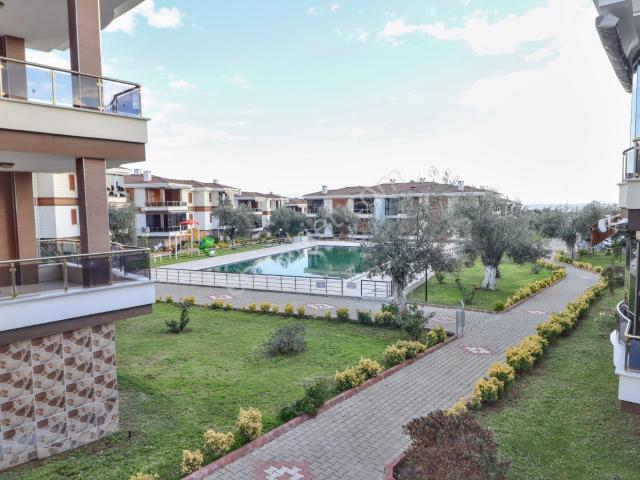 Altınoluk'ta Havuzlu Sitede 2+1 Geniş Daire