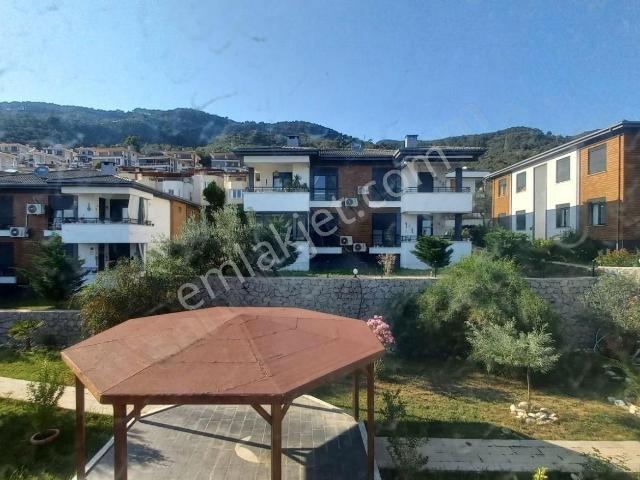 Altınoluk'ta Nezih Sitede Satılık Muhteşem Deniz Manzaralı Daire