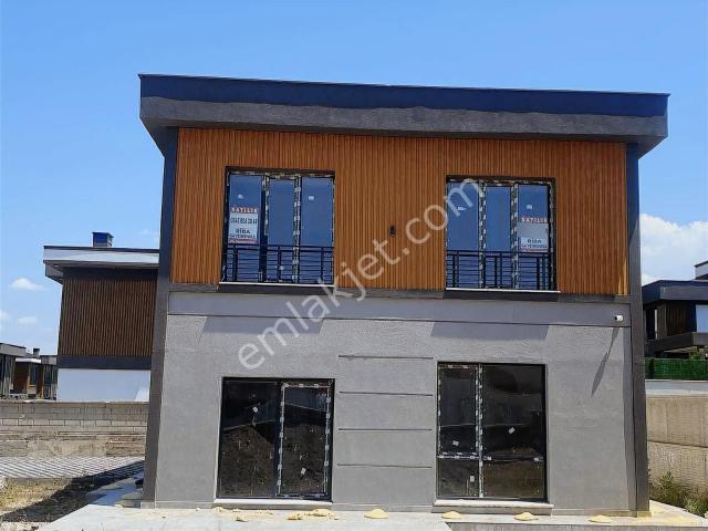 Altınoluk Da 8 Odalı Satılık Villa