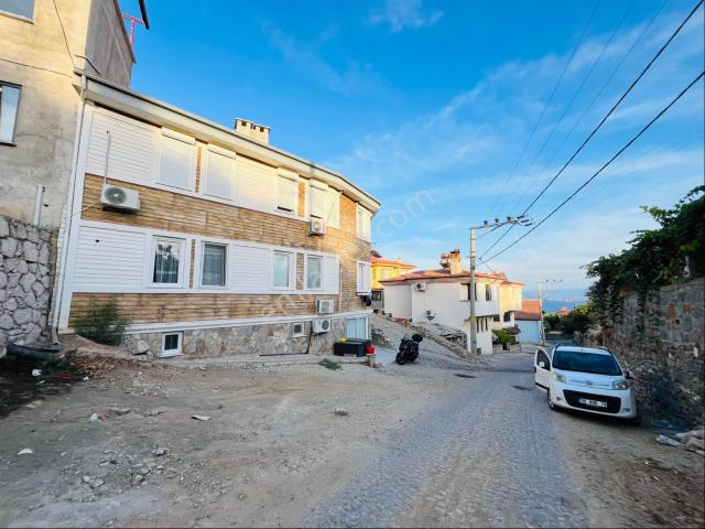 Altınoluk Kazdağları Eteklerinde 5 Yıllık Bina Da Yüksek Giriş 3+1 Açık Mutfaklı Daire