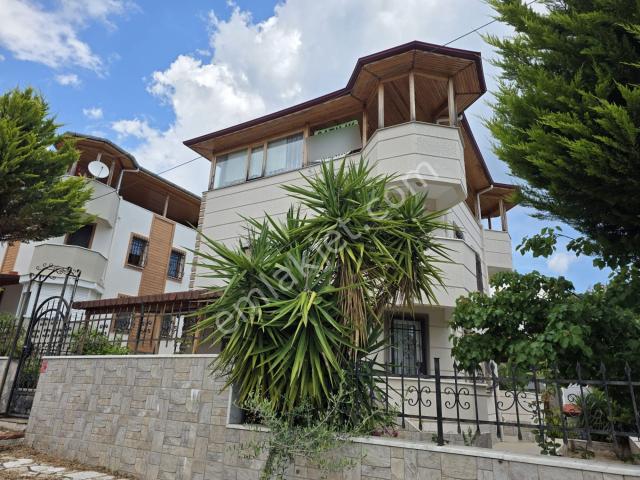 Altınoluk İlkbahar Dan Bahçeli Deniz Manzaralı Müstakil Villa