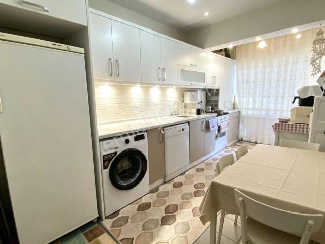 Altınoluk İlkbahar'dan Full Eşyalı İçi Sıfırlanmış Ayrı Mutfak 1+1 Daire